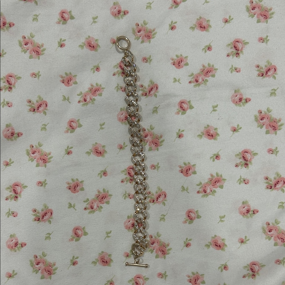 Elegant Gold Chain Bracelet